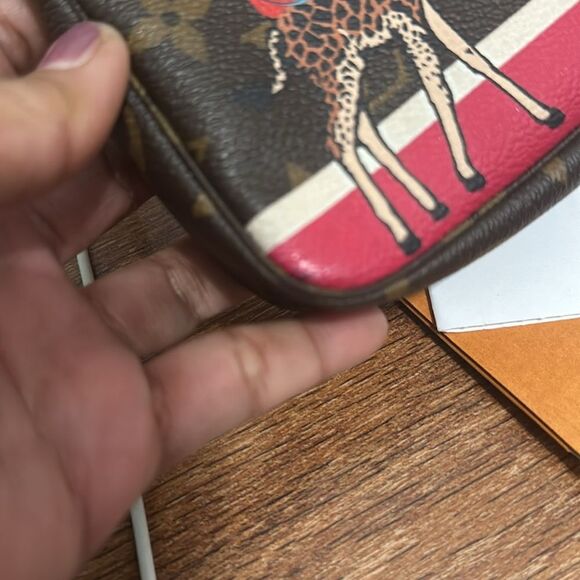 Limited Edition Louis Vuitton Mini Pochette Accessoires - Picture 8 of 8